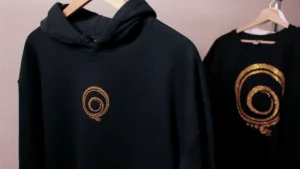 Un sweat de la Collection La Spirale d'Oxalàrina